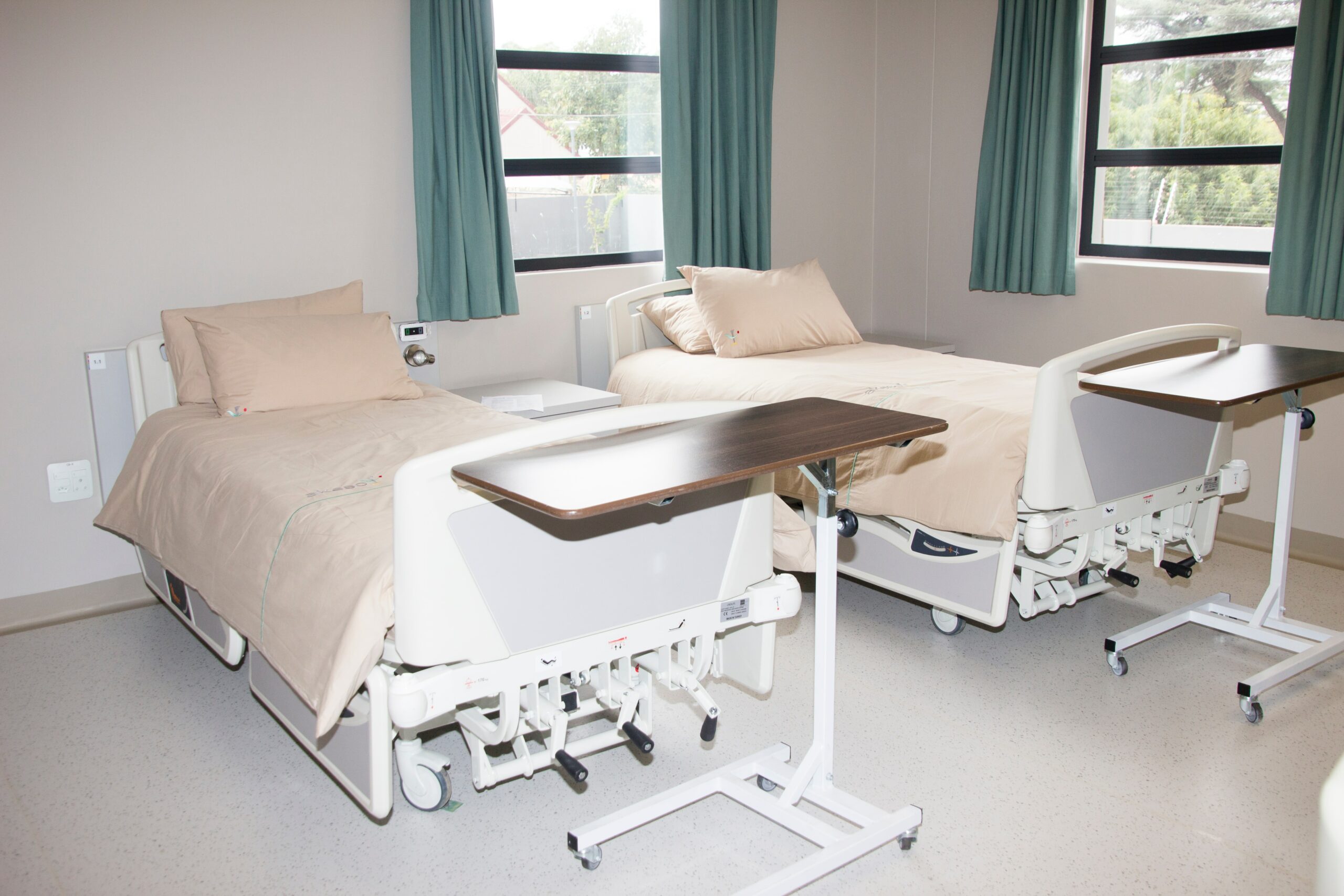 Krankenhauszimmer mit zwei Betten