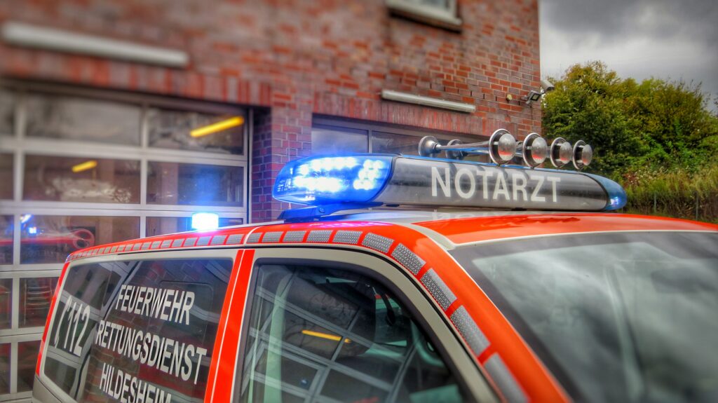Notarztauto mit Blaulicht