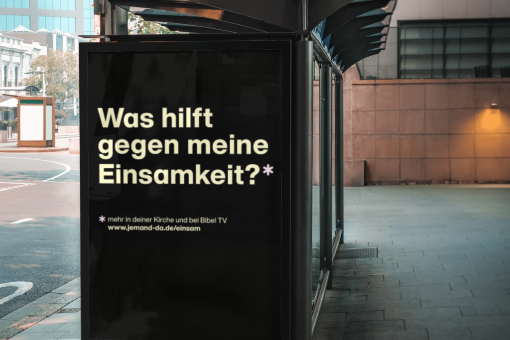 Plakat an Bushaltestelle